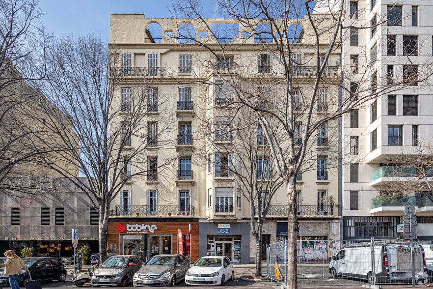 Retail in Marseille for lease - Primary Photo - Image 1 of 5