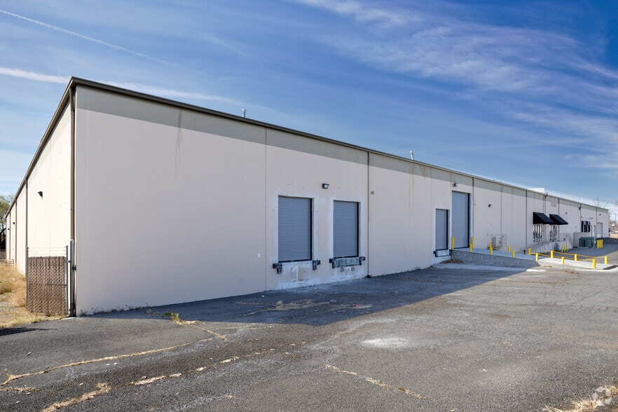 575-585 Reactor Way, Reno, NV for lease - Primary Photo - Image 3 of 113