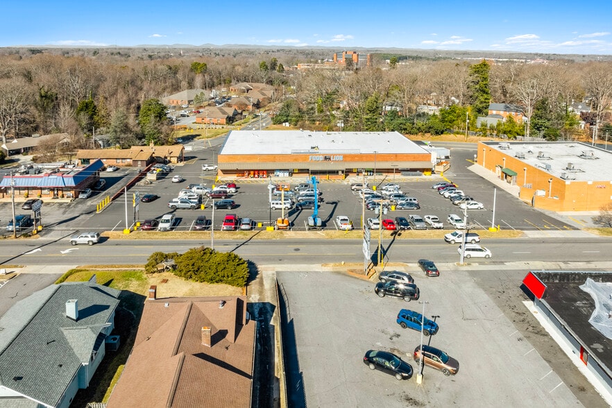 947 Davie Ave, Statesville, NC for sale - Building Photo - Image 2 of 2