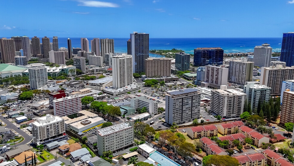 1646 Kapiolani Blvd, Honolulu, HI for sale - Aerial - Image 3 of 4