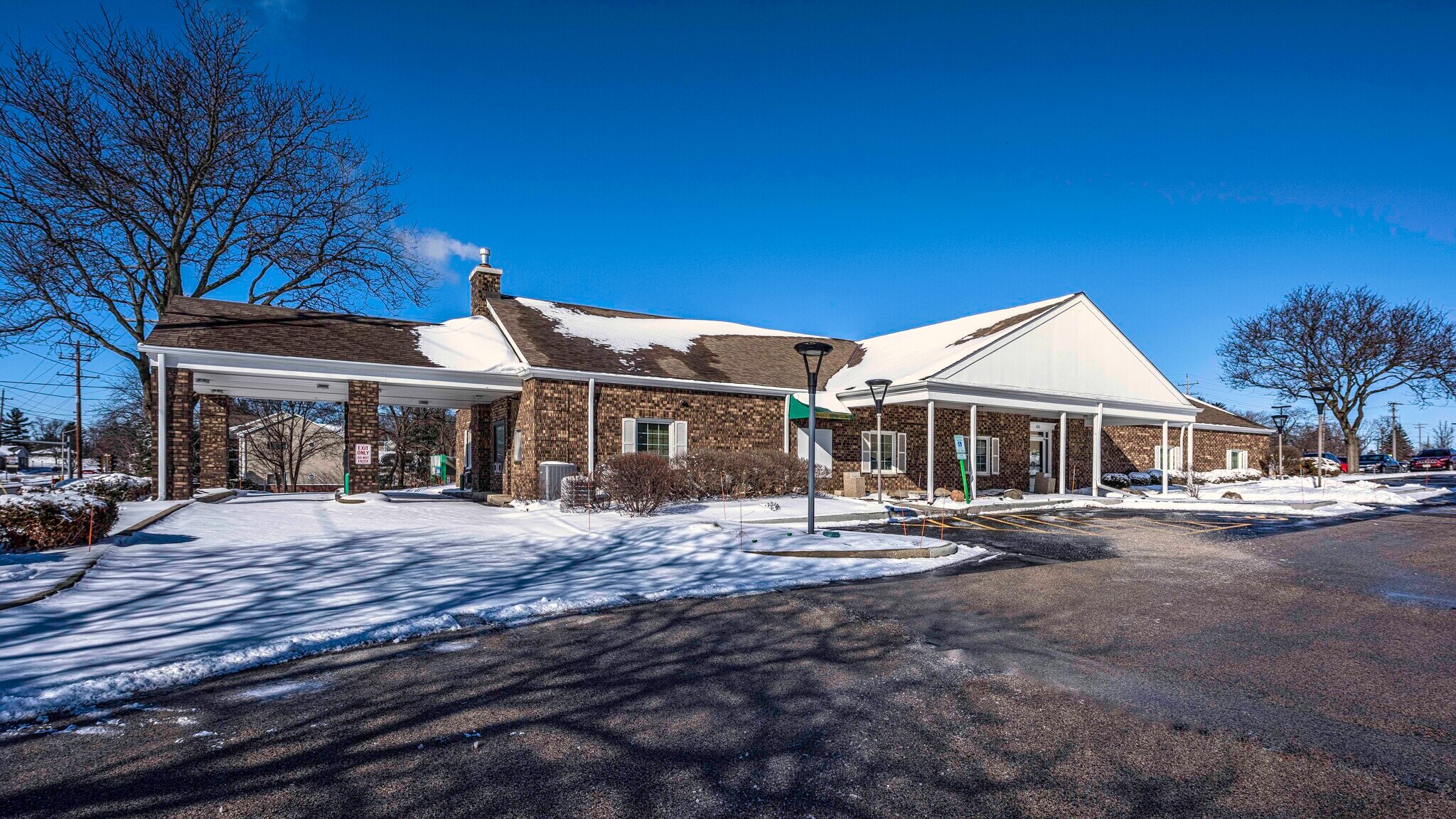 100 E Sunset Dr, Waukesha, WI 53189 Office/Retail for Lease