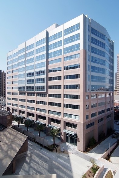 400 Convention St, Baton Rouge, LA for lease - Building Photo - Image 1 of 33