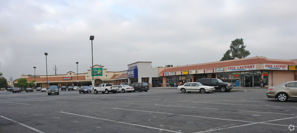 14101-14155 Ramona Blvd, Baldwin Park, CA for lease - Primary Photo - Image 1 of 2