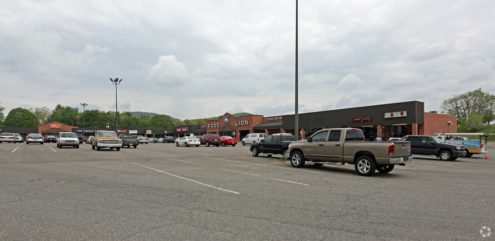 401 S Main St, Sparta, NC for lease - Primary Photo - Image 2 of 7