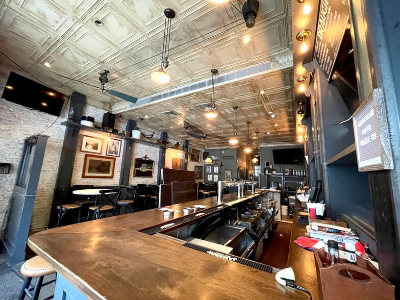 785 Ninth Ave, New York, NY for lease - Building Photo - Image 2 of 9