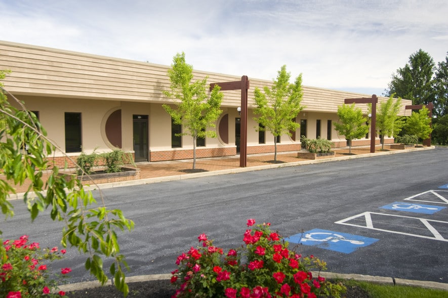 1861 Charter Ln, Lancaster, PA for lease - Primary Photo - Image 1 of 10