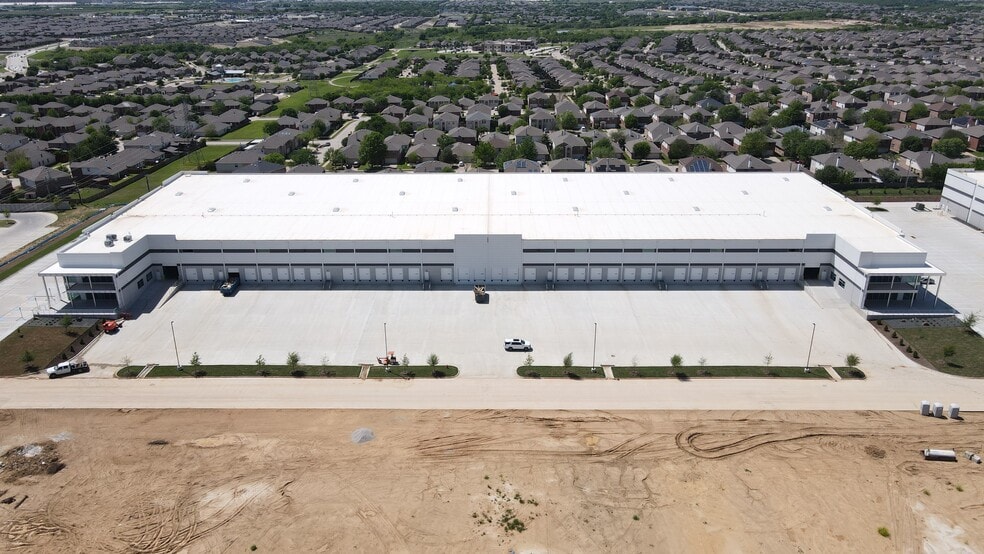 2733 Basswood Blvd, Fort Worth, TX for lease - Building Photo - Image 1 of 2