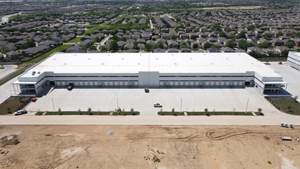 2733 Basswood Blvd, Saginaw, TX for lease - Building Photo - Image 1 of 2