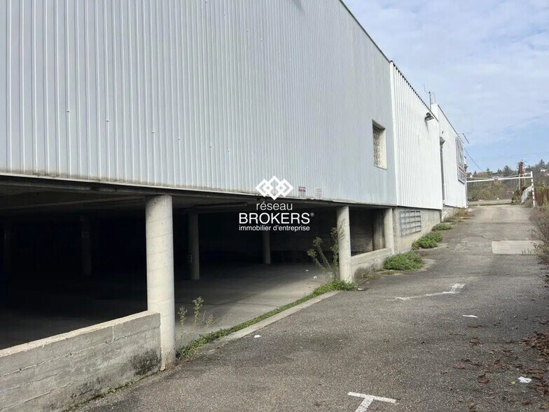 Retail in Châteauvilain for lease - Building Photo - Image 2 of 12