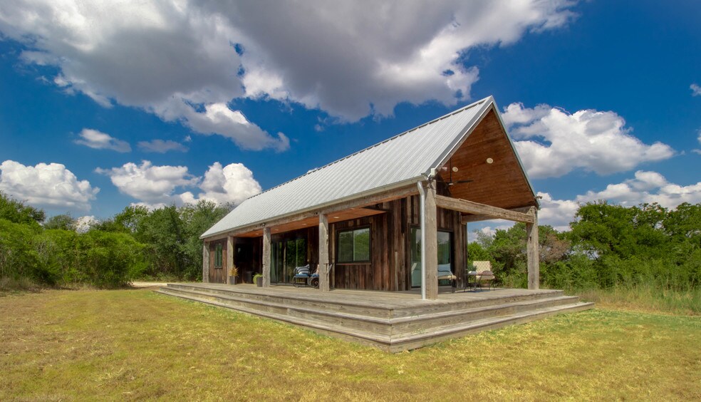 8162 Gholson Rd Waco Tx 76705 Heritage Village Modern Farm Houses Loopnet Com