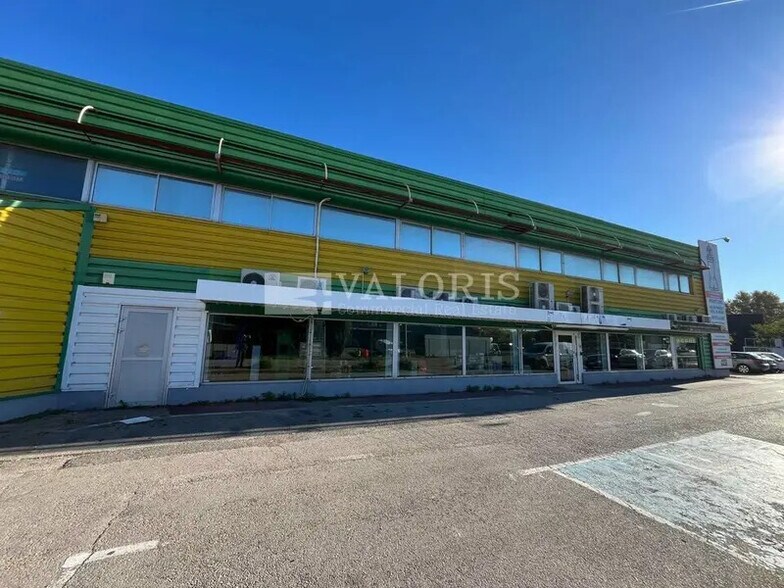 Office in Marignane for lease - Building Photo - Image 2 of 13