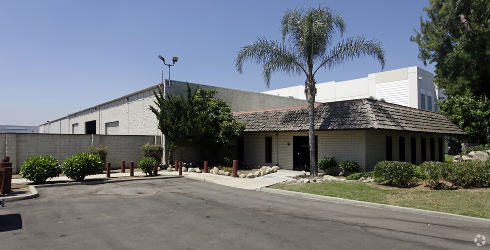 1045 Rialto Ave, Rialto, CA for lease - Primary Photo - Image 3 of 12