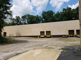 1133-1135 W Portage Trail Ext, Cuyahoga Falls OH - Warehouse
