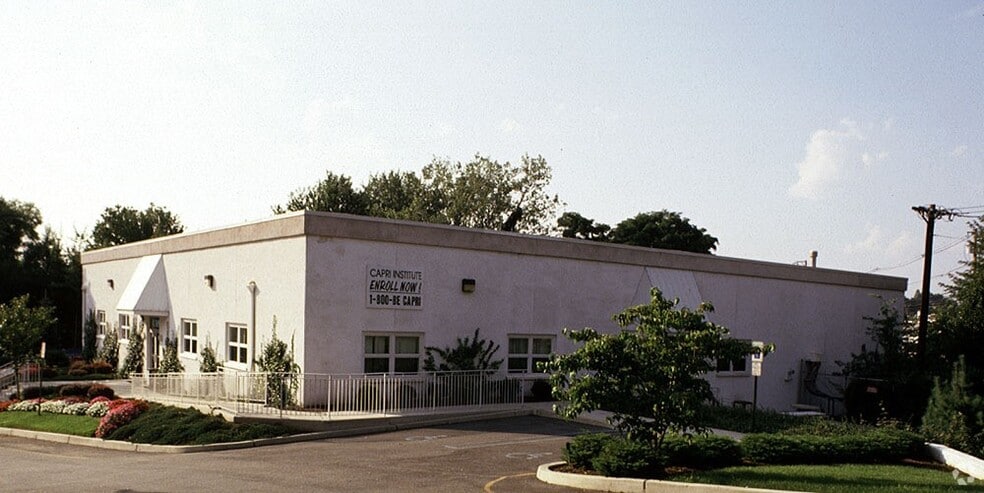 615 Winters Ave, Paramus, NJ for sale - Building Photo - Image 1 of 1