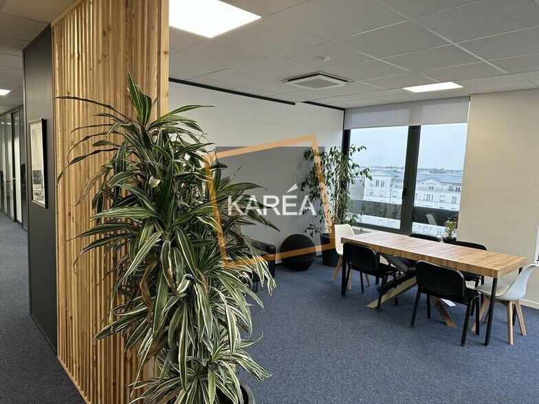 Office in Chessy for lease - Interior Photo - Image 2 of 5