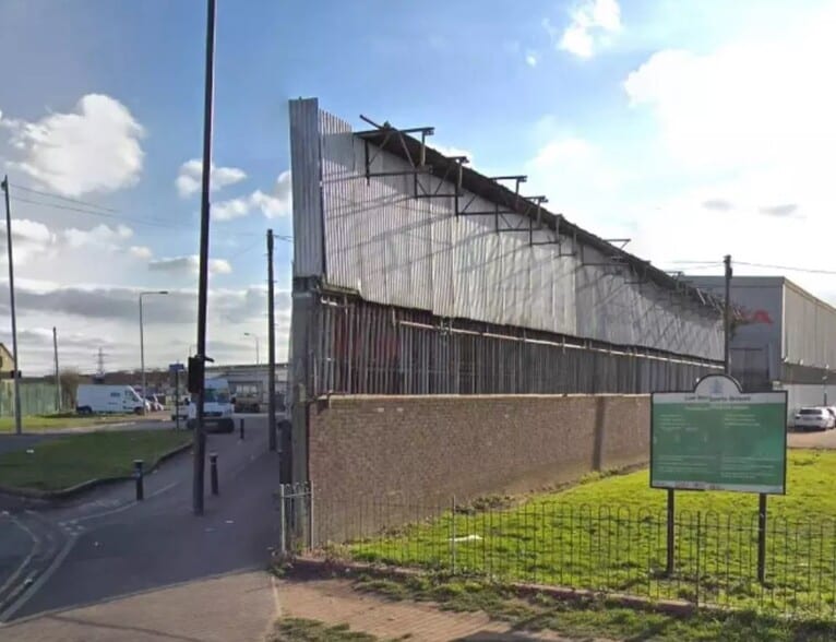 31-35 Hainault Business Park, London for sale - Primary Photo - Image 2 of 6