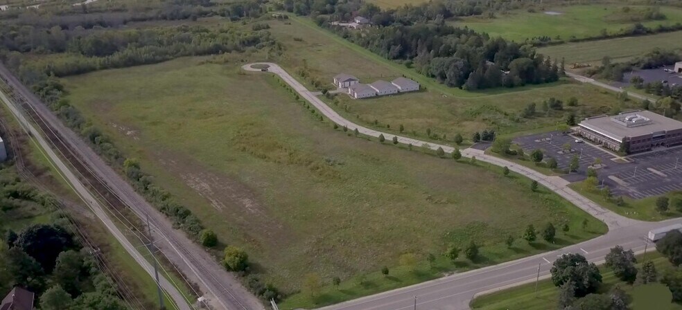 Donges Bay Rd & Baldev Ct, Mequon, WI for sale - Building Photo - Image 1 of 2