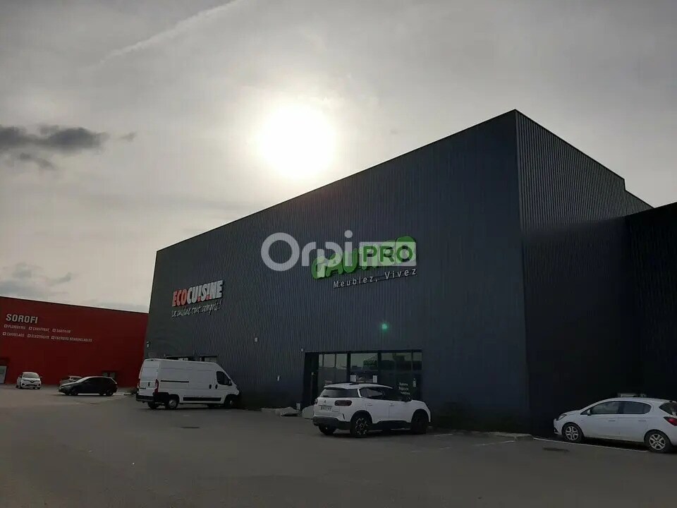 Flex in Valence for lease Building Photo- Image 1 of 3