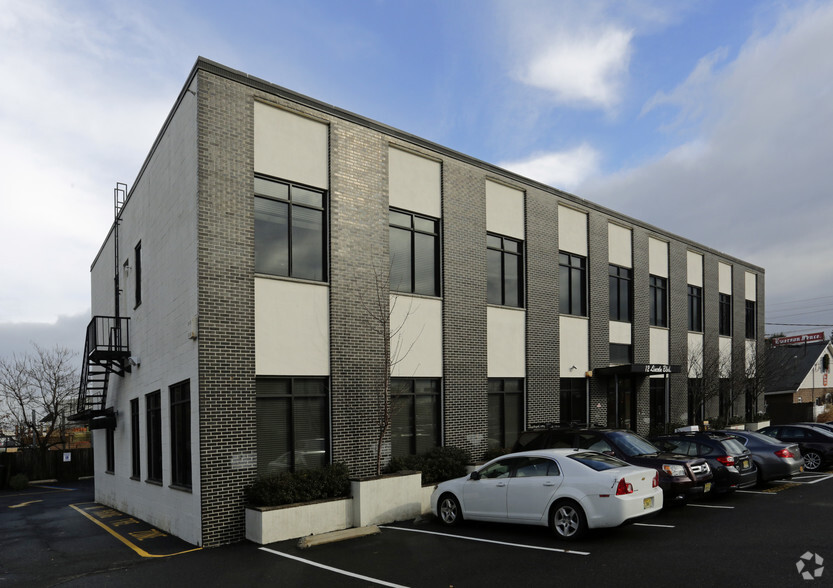 12 Lincoln Blvd, Emerson, NJ for lease - Building Photo - Image 2 of 4