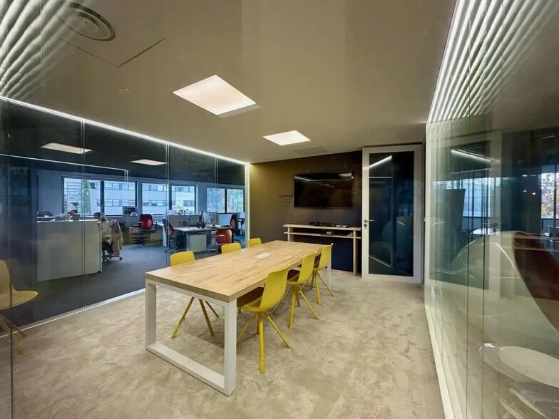 3 Allée Des Séquoias, Limonest for lease - Interior Photo - Image 3 of 4