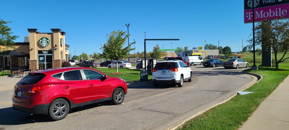 3500 - 3560 Williams Blvd SW, Cedar Rapids, IA for sale - Building Photo - Image 1 of 1