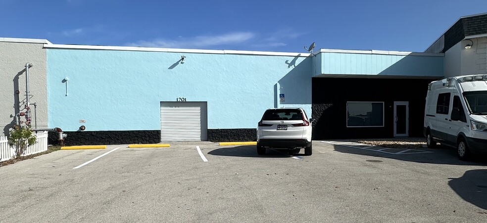 1201 SE 9th Ter, Cape Coral, FL for lease - Building Photo - Image 2 of 14