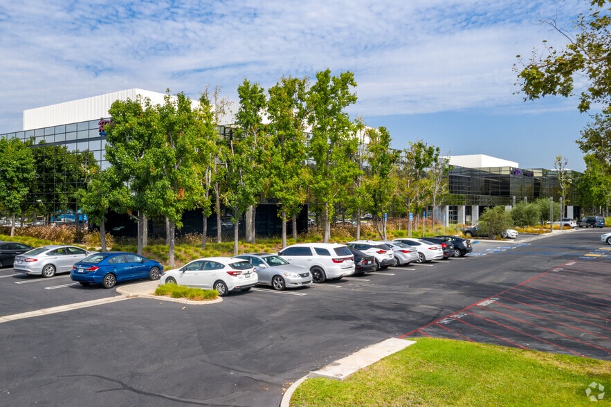 5515 E La Palma Ave, Anaheim, CA for lease - Building Photo - Image 3 of 17