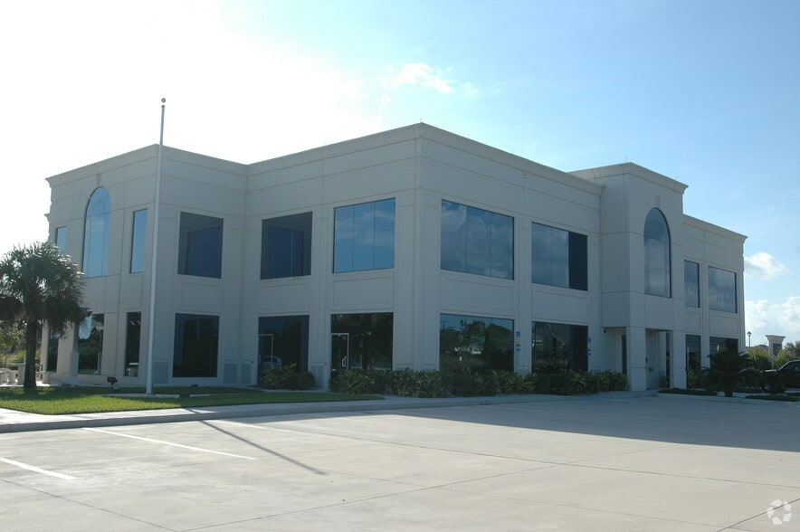 1200 Plantation Island Dr, Saint Augustine, FL for lease - Building Photo - Image 2 of 17