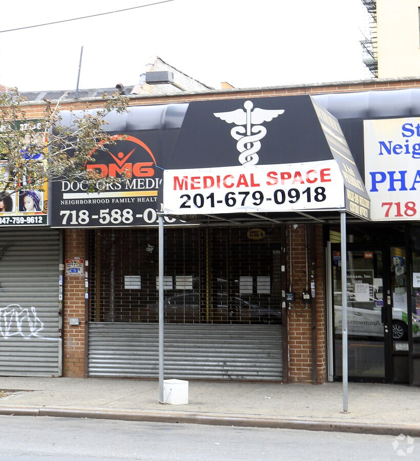 37383750 3rd Ave, Bronx, NY 10456