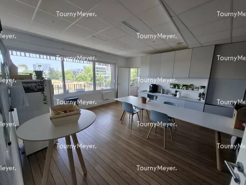 Office in Nantes for lease - Interior Photo - Image 2 of 6