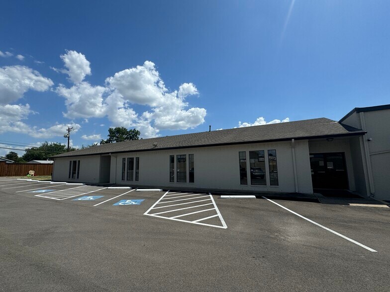 14008 Distribution Way, Farmers Branch, TX for sale - Building Photo - Image 1 of 1