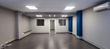 Retail in Manresa, Barcelona for lease Interior Photo- Image 2 of 8