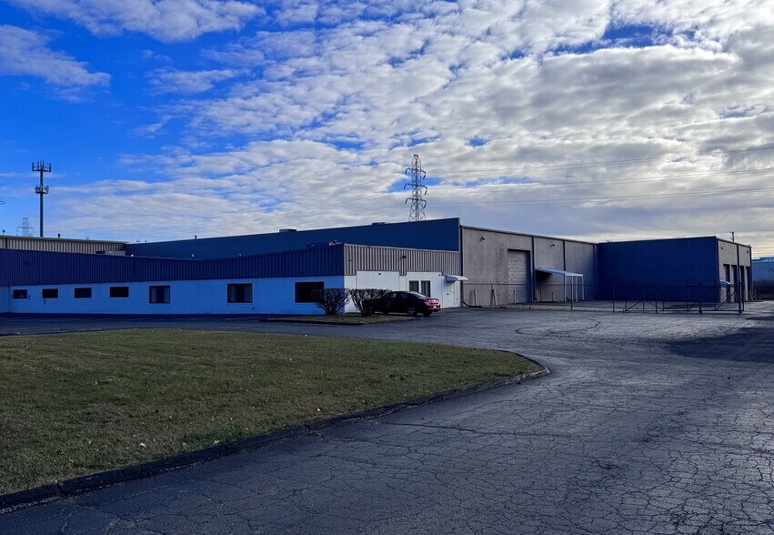 35901 Veronica St, Livonia, MI for lease - Building Photo - Image 1 of 3