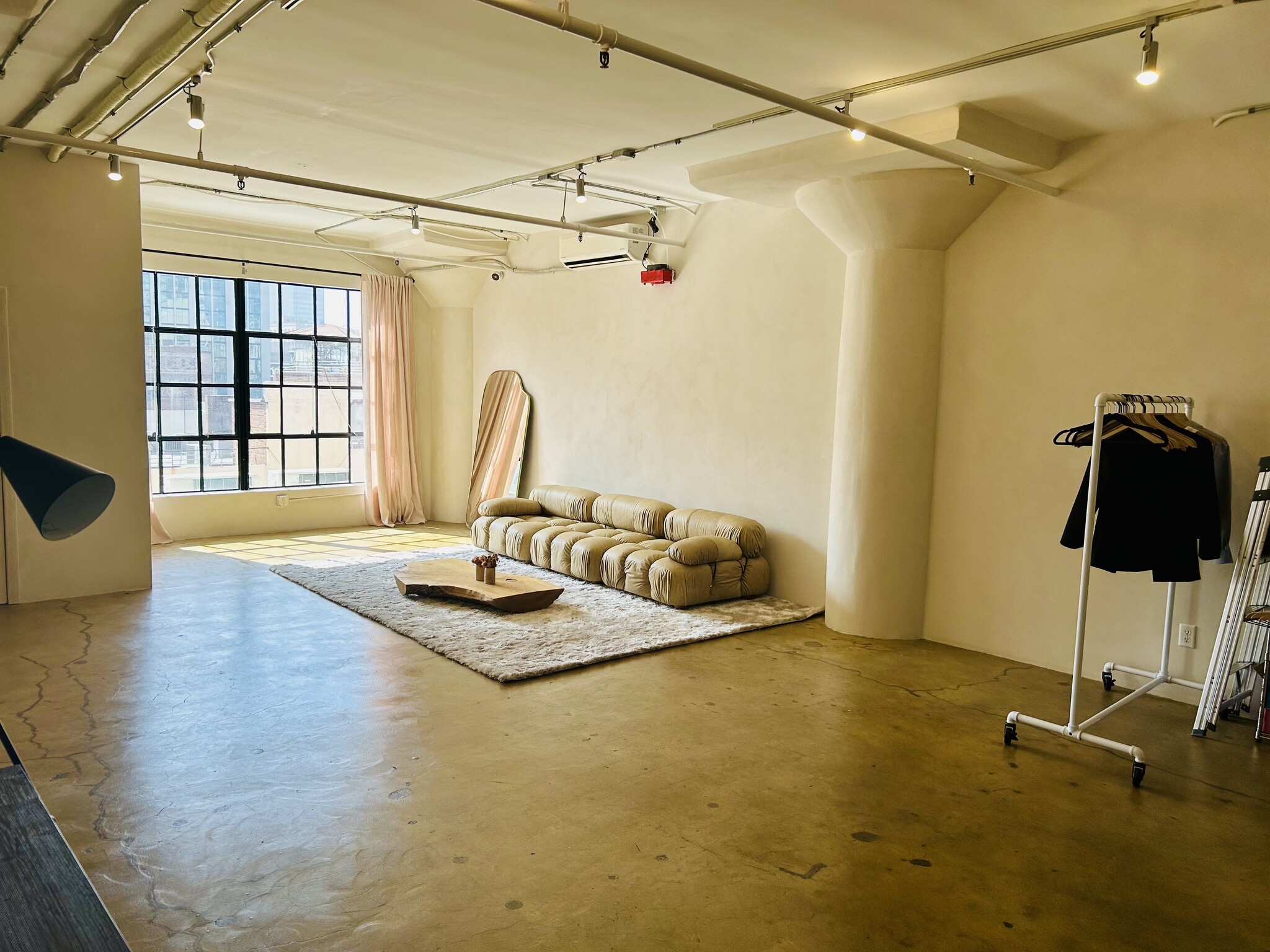 120 E 8th St, Los Angeles, CA for lease Interior Photo- Image 1 of 10