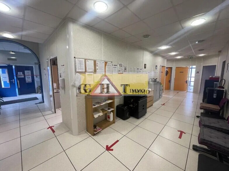 Industrial in Choisy-le-Roi for lease - Lobby - Image 1 of 5