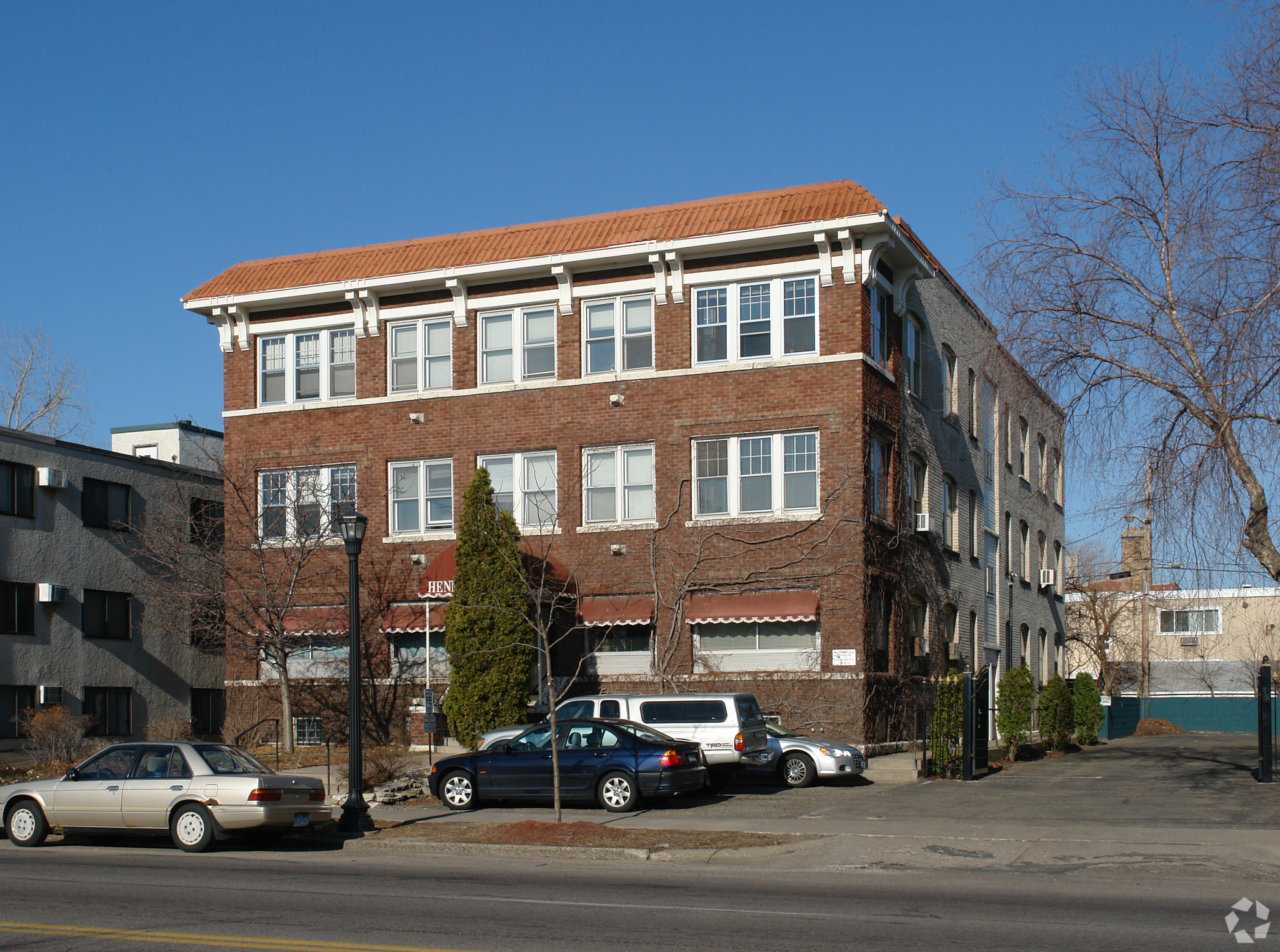 2736 Hennepin Ave, Minneapolis, MN for sale Primary Photo- Image 1 of 1