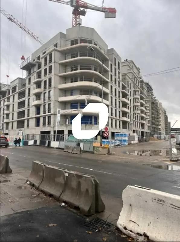 Retail in Saint-Ouen-sur-Seine for sale Construction Photo- Image 1 of 3