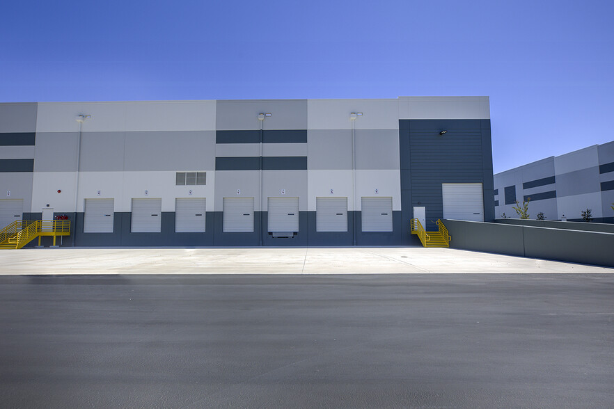 7425 Lone Tree Rd, Sacramento, CA for lease - Building Photo - Image 2 of 11