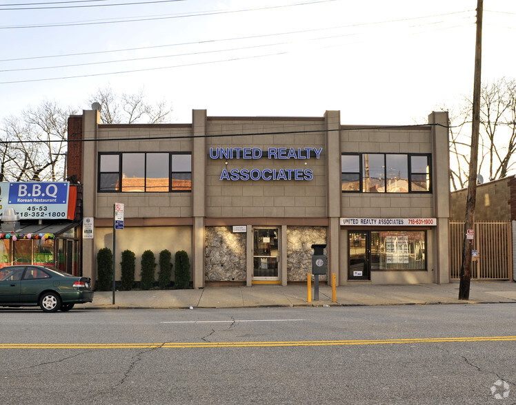 4557 Bell Blvd, Bayside, NY for lease - Primary Photo - Image 1 of 4