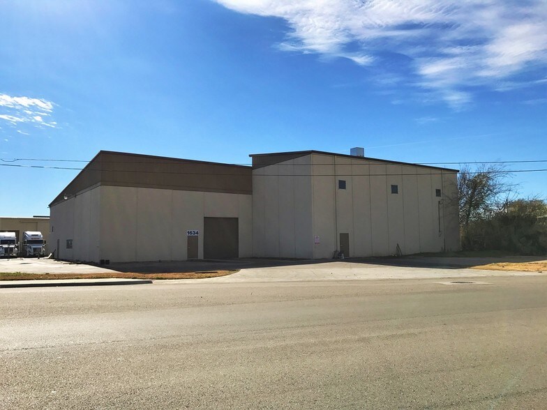 1634-1638 E Irving Blvd, Irving, TX for sale - Building Photo - Image 1 of 1