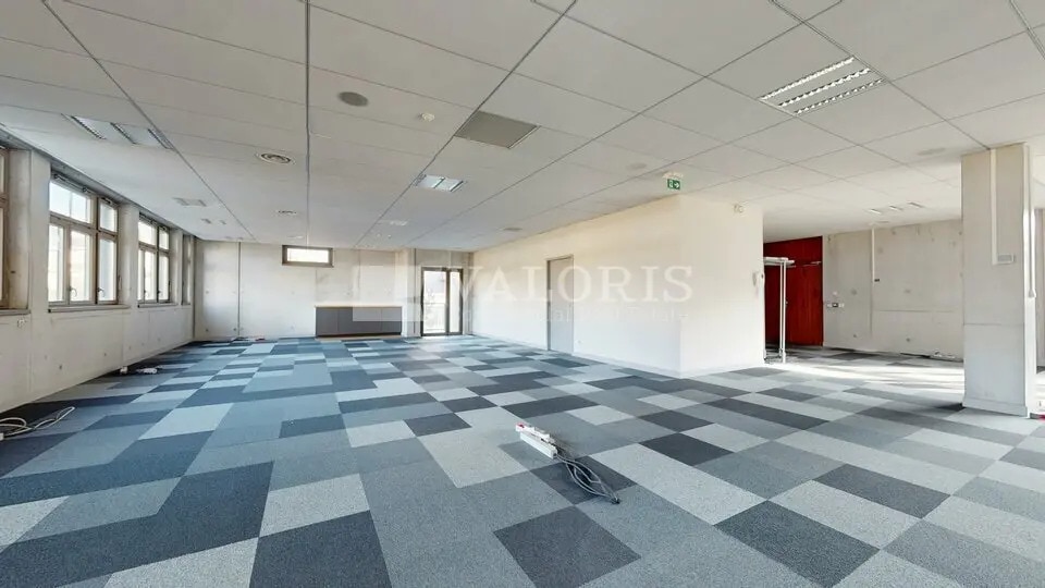 Office in Lyon for lease - Interior Photo - Image 3 of 8