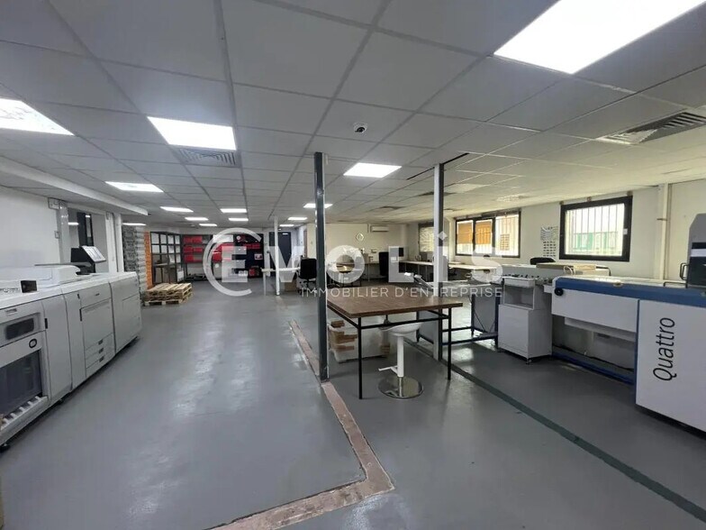 Flex in Neuilly-Plaisance for lease - Interior Photo - Image 2 of 9