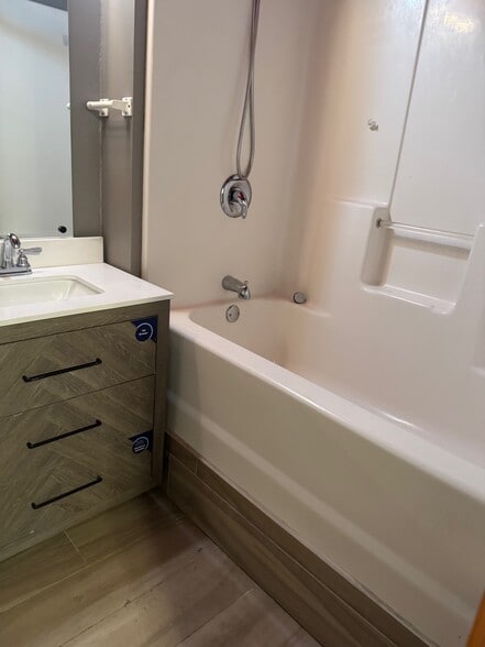 701 E Pine St, Edgewood, TX for sale - Building Photo - Image 3 of 20