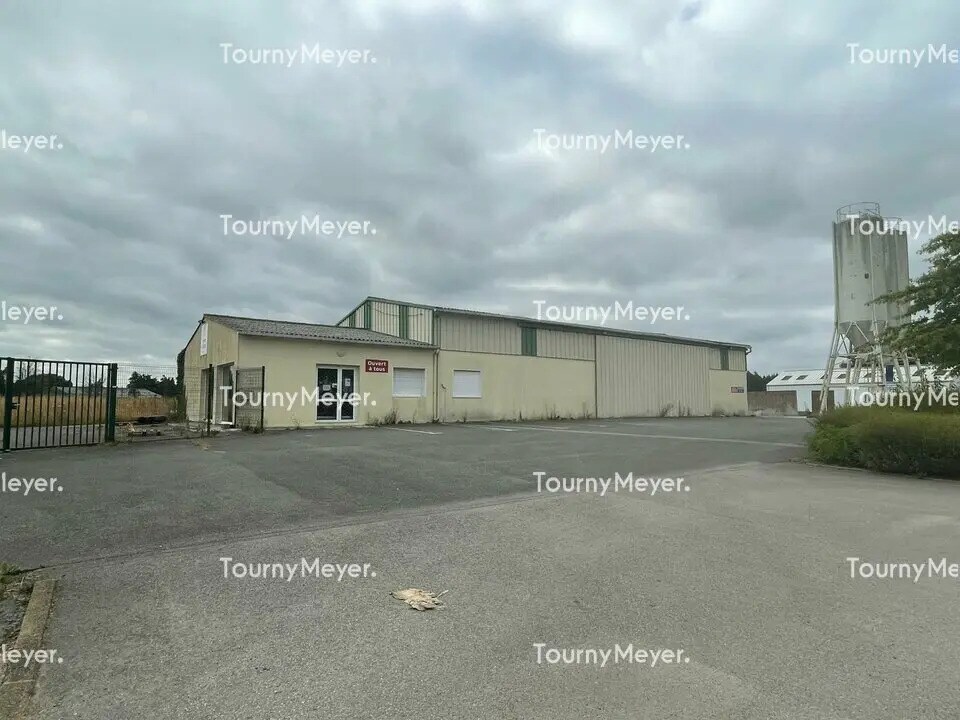 Flex in Plumelec for sale Building Photo- Image 1 of 9