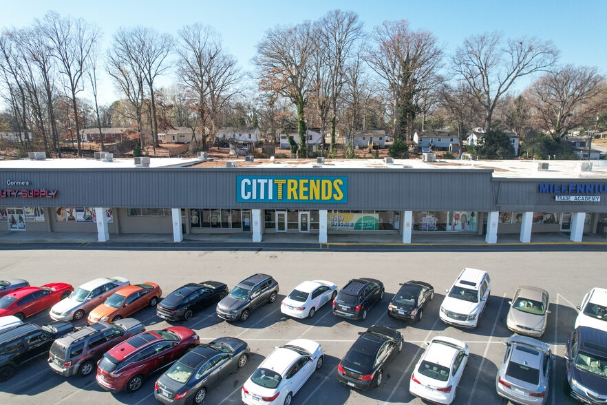 1902-1922 Coliseum Blvd, Greensboro, NC for lease - Building Photo - Image 3 of 6