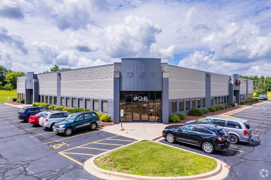 1725 Corporate Center Dr, West Bend, WI for sale - Primary Photo - Image 1 of 1