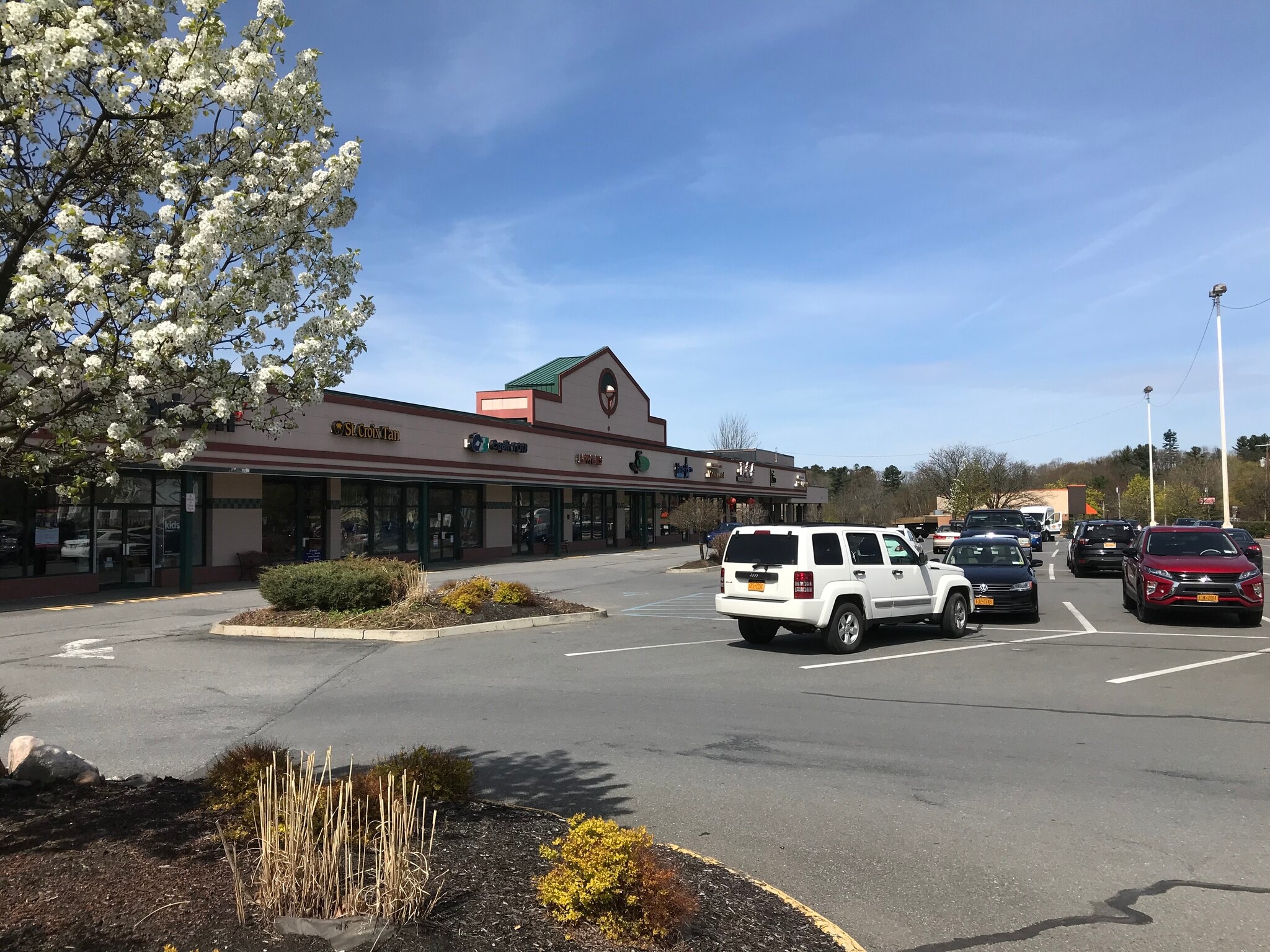 2050 Western Ave, Guilderland, NY 12084 Star Plaza