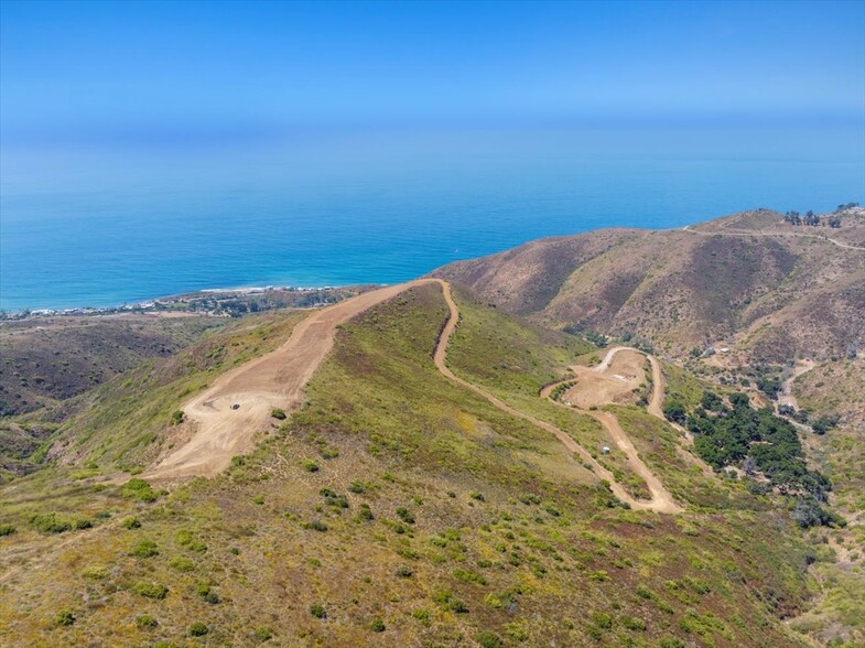 10806 Yerba Buena Rd, Malibu, CA for sale - Building Photo - Image 2 of 22