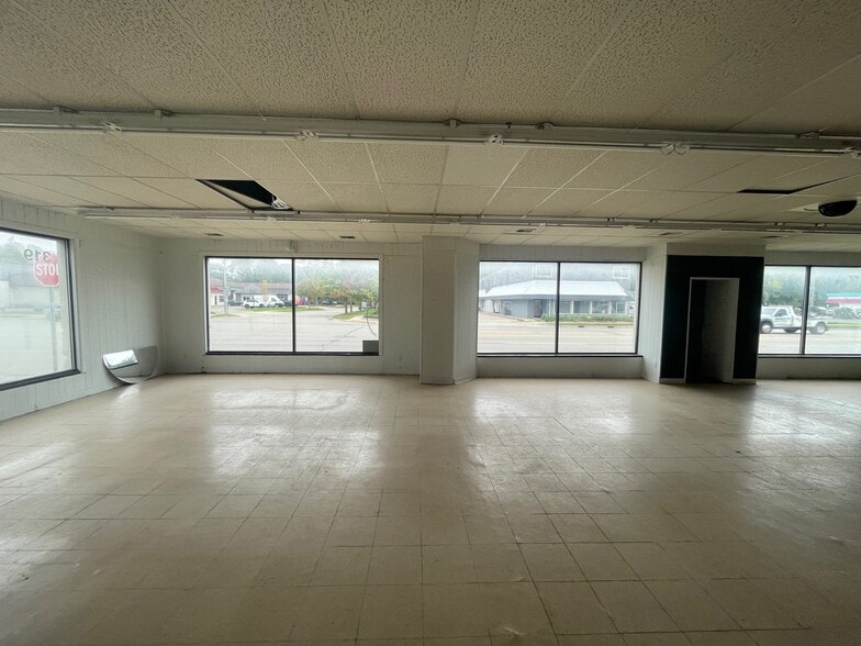 319 N Mission St, Mt Pleasant, MI for sale - Building Photo - Image 3 of 11