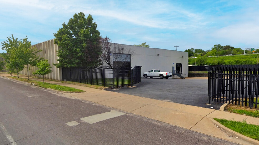 4017 N Broadway, Saint Louis, MO for sale - Building Photo - Image 2 of 3